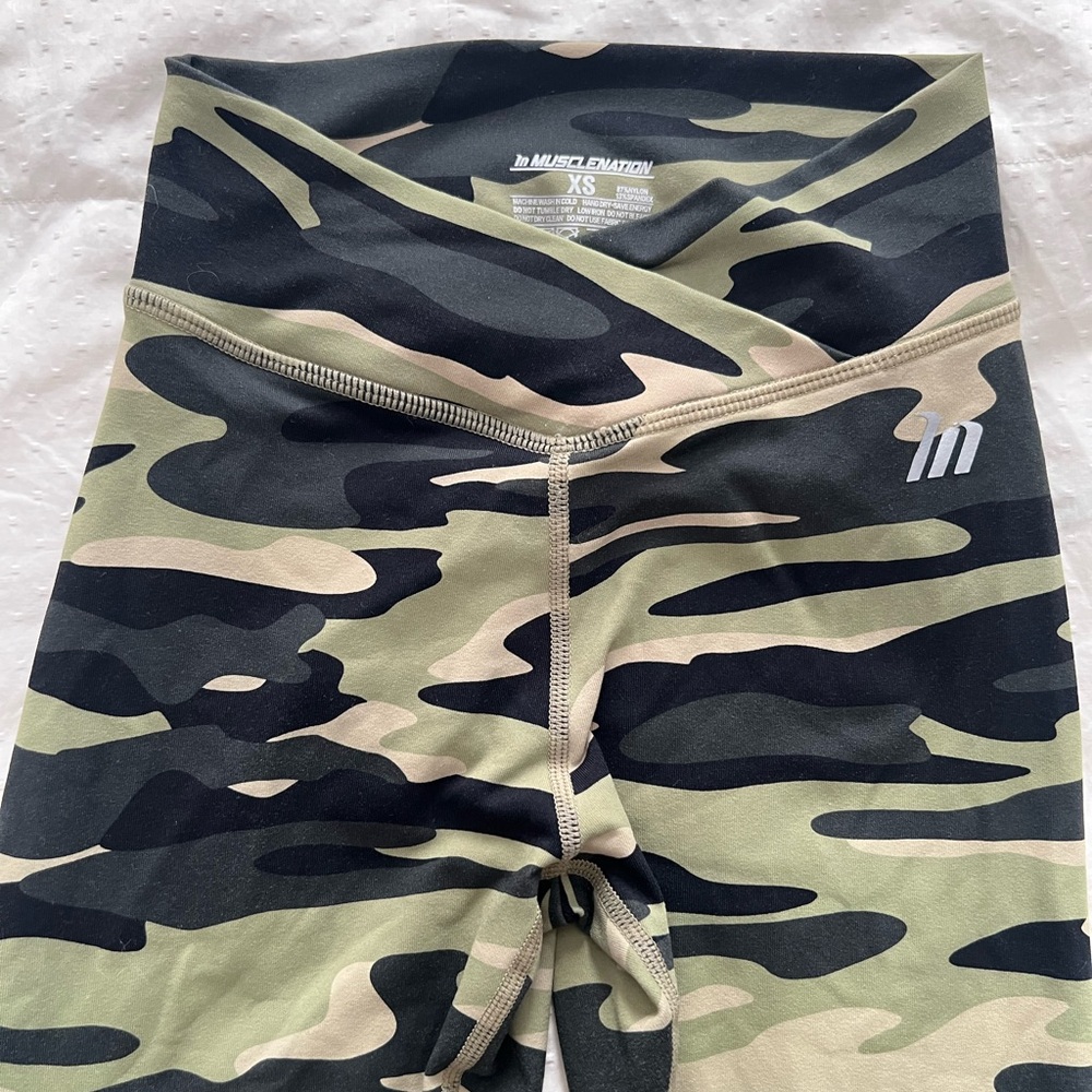 Muscle Nation camp scrunch bum leggings Size XS